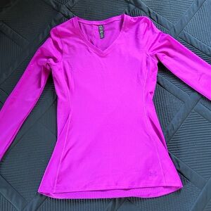 Under armour workout gear. Size M women Long sleeve shirt